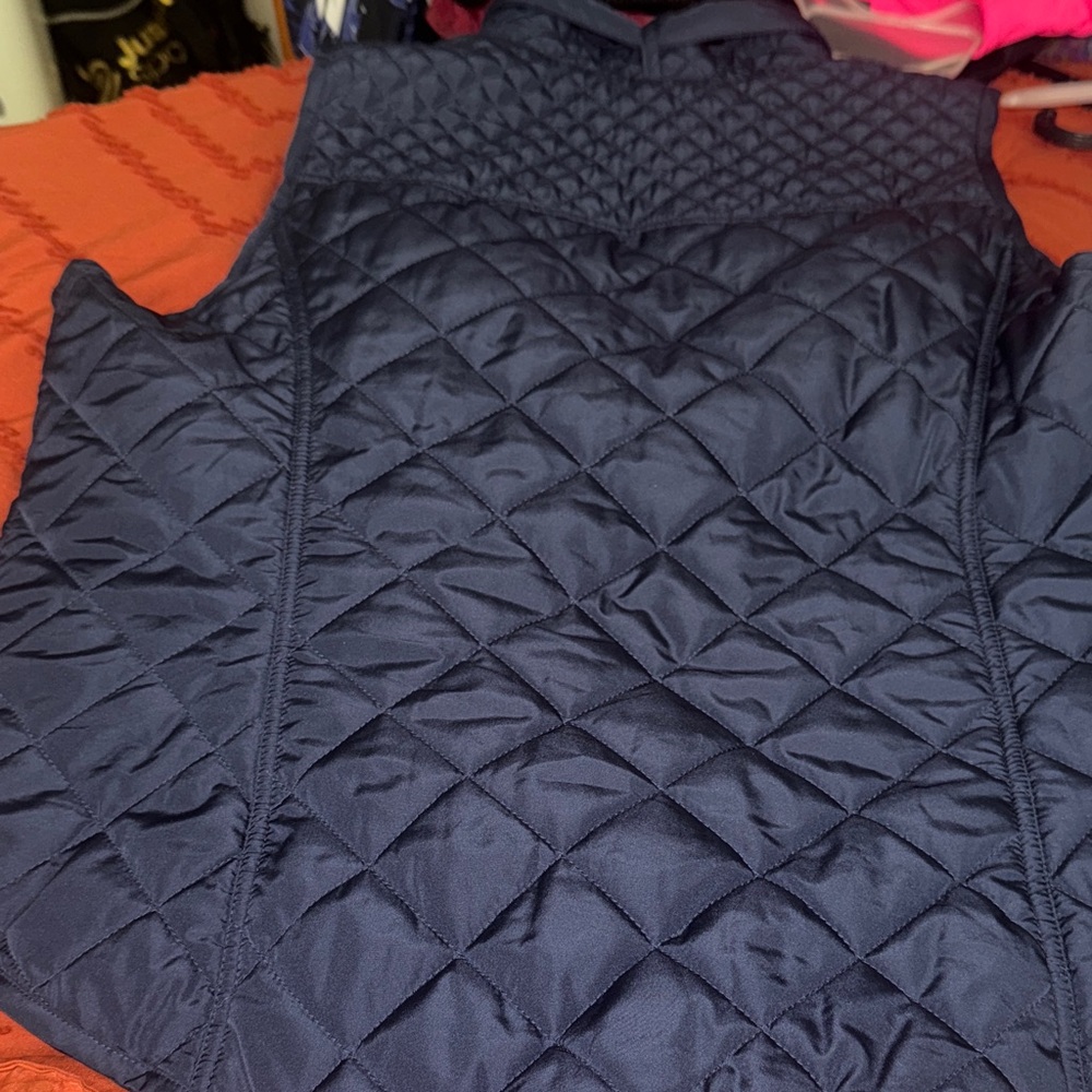 Crown & Ivy Women’s Quilted Navy Vest - Picture 3 of 7
